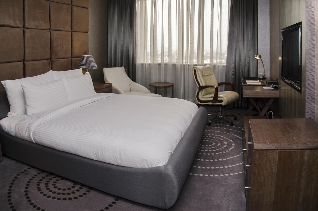 Fleuve Congo Hotel By Blazon Hotels キンシャサ エクステリア 写真